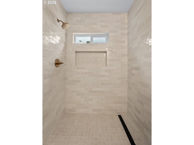 8328 Sw 9TH Ave, Portland, OR 97219