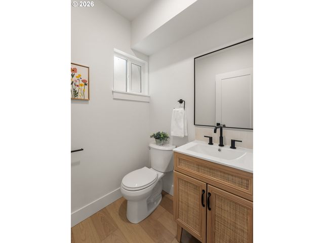 8328 Sw 9TH Ave, Portland, OR 97219