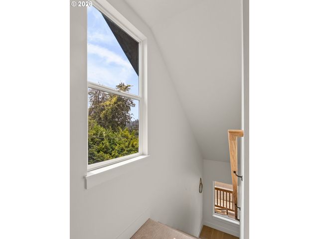 8328 Sw 9TH Ave, Portland, OR 97219