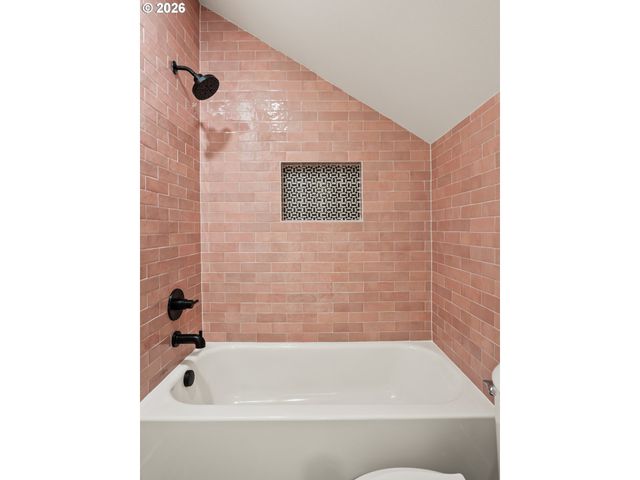 8328 Sw 9TH Ave, Portland, OR 97219