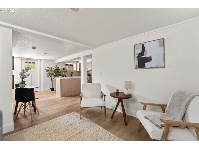 8328 Sw 9TH Ave, Portland, OR 97219