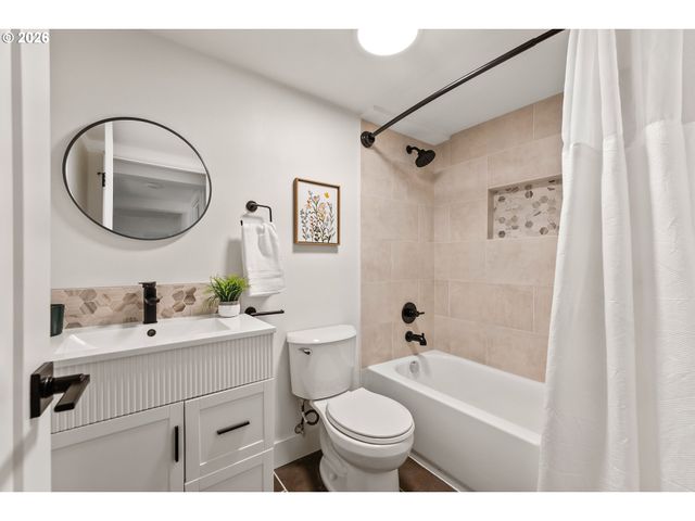 8328 Sw 9TH Ave, Portland, OR 97219