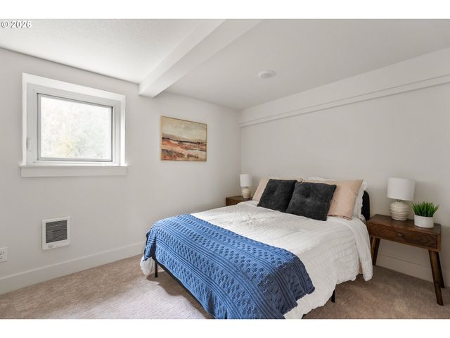 8328 Sw 9TH Ave, Portland, OR 97219