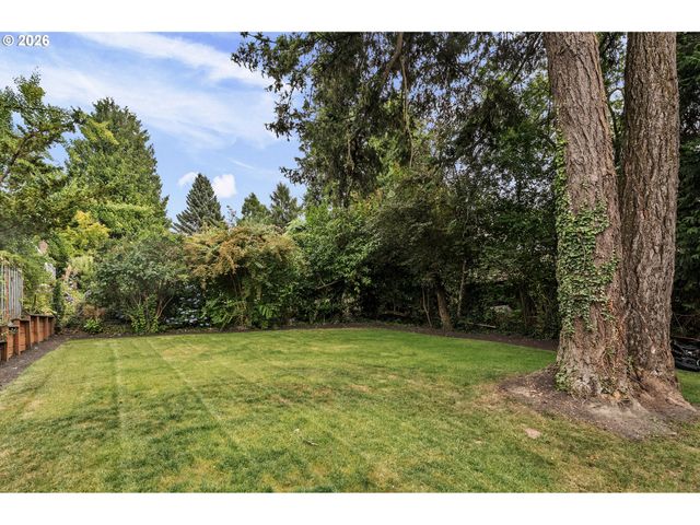 8328 Sw 9TH Ave, Portland, OR 97219