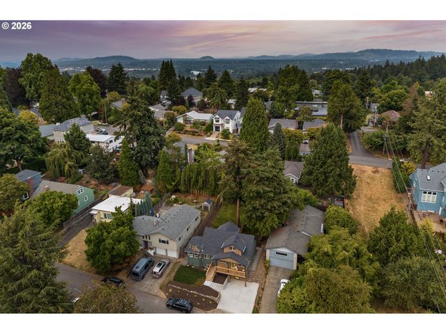 8328 Sw 9TH Ave, Portland, OR 97219