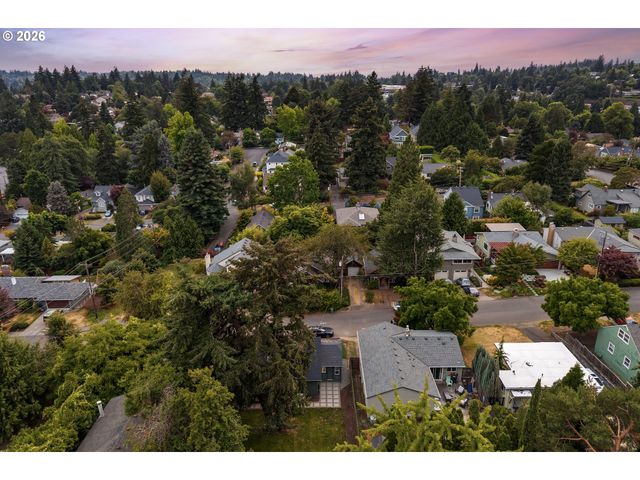 8328 Sw 9TH Ave, Portland, OR 97219