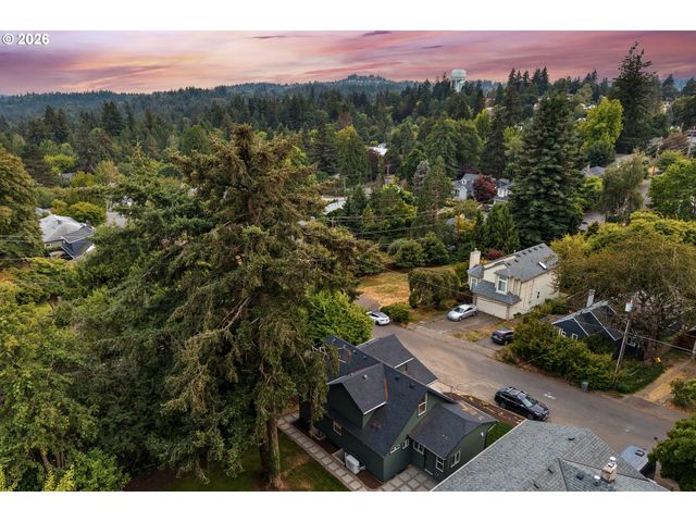 8328 Sw 9TH Ave, Portland, OR 97219