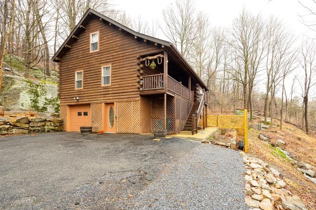 79 E Hook Cross Road, Hopewell Junction, NY 12533