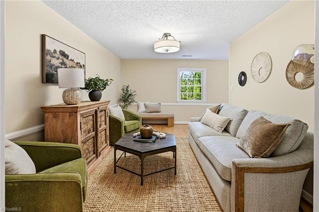 170 Farmingdale Avenue, Winston-salem, NC 27107