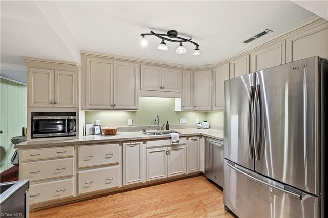 170 Farmingdale Avenue, Winston-salem, NC 27107