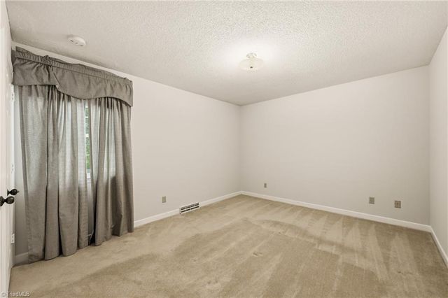 170 Farmingdale Avenue, Winston-salem, NC 27107