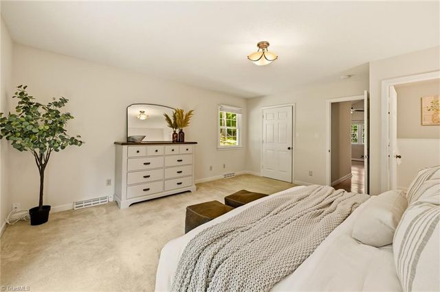 170 Farmingdale Avenue, Winston-salem, NC 27107
