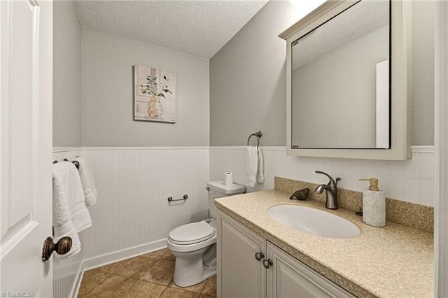 170 Farmingdale Avenue, Winston-salem, NC 27107
