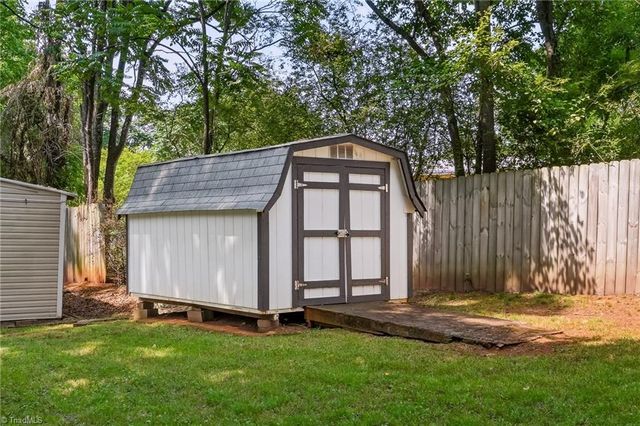 170 Farmingdale Avenue, Winston-salem, NC 27107