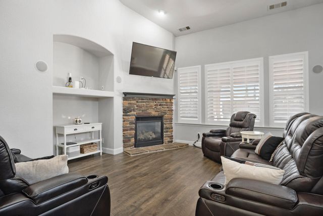 2200 N University Street, Visalia, CA 93291