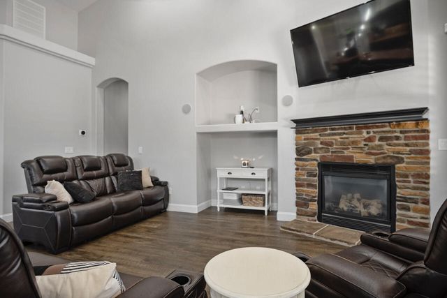 2200 N University Street, Visalia, CA 93291