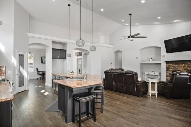 2200 N University Street, Visalia, CA 93291