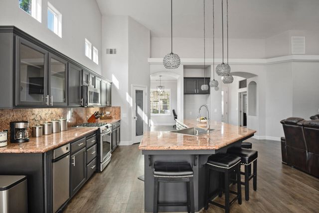 2200 N University Street, Visalia, CA 93291