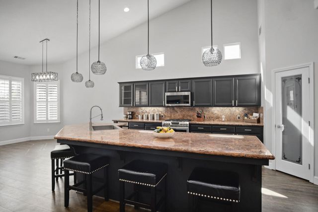 2200 N University Street, Visalia, CA 93291