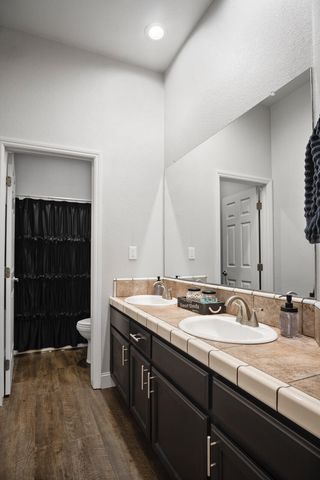 2200 N University Street, Visalia, CA 93291