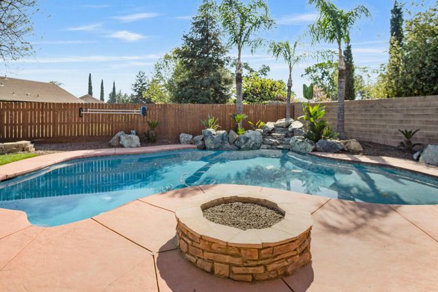 2200 N University Street, Visalia, CA 93291