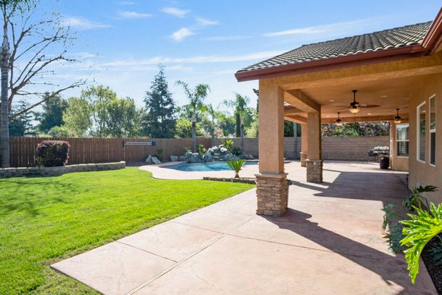 2200 N University Street, Visalia, CA 93291