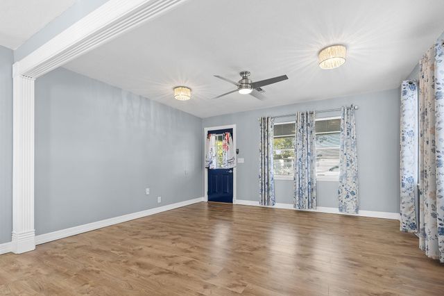 1051 Avenue A, Bacliff, TX 77518