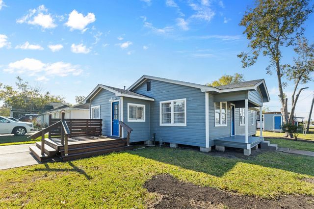 1051 Avenue A, Bacliff, TX 77518