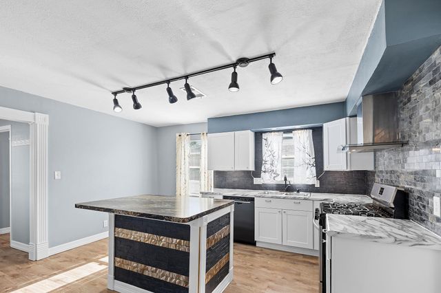 1051 Avenue A, Bacliff, TX 77518