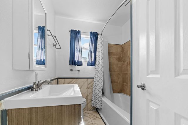 1051 Avenue A, Bacliff, TX 77518