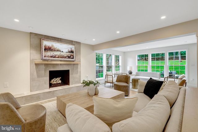 2818 CENTER RIDGE DR, Oakton, VA 22124