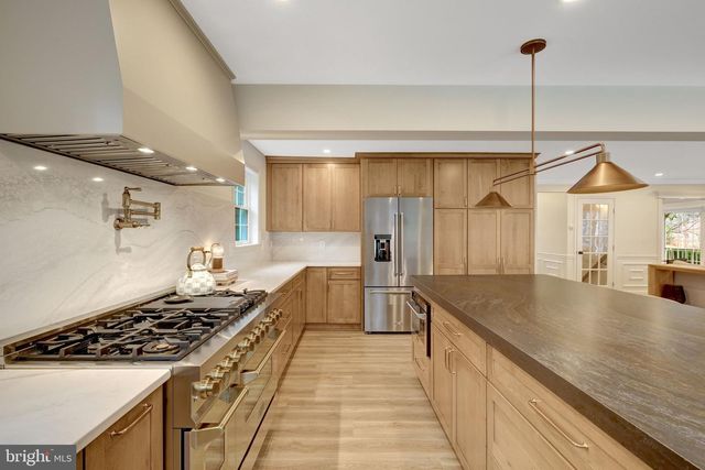 2818 CENTER RIDGE DR, Oakton, VA 22124