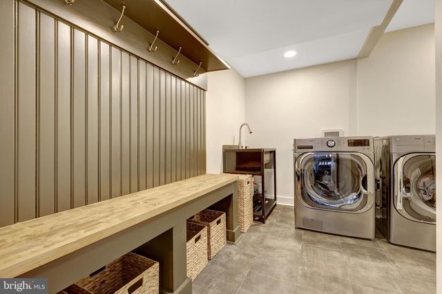 2818 CENTER RIDGE DR, Oakton, VA 22124