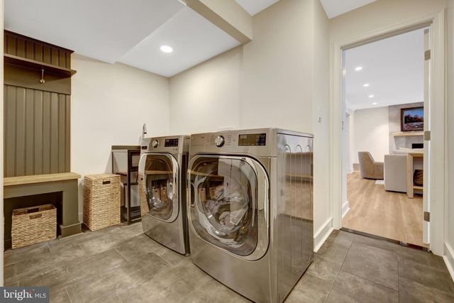 2818 CENTER RIDGE DR, Oakton, VA 22124