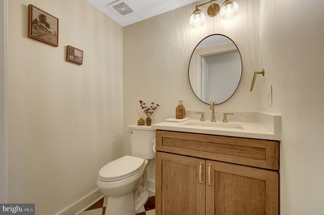 2818 CENTER RIDGE DR, Oakton, VA 22124