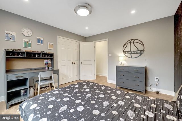 2818 CENTER RIDGE DR, Oakton, VA 22124