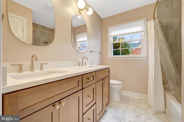 2818 CENTER RIDGE DR, Oakton, VA 22124