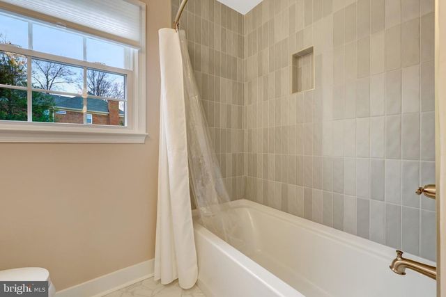 2818 CENTER RIDGE DR, Oakton, VA 22124