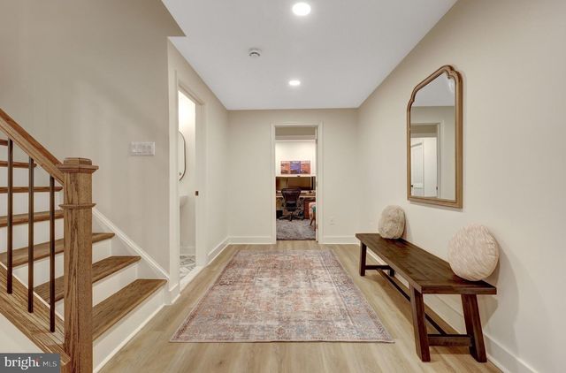 2818 CENTER RIDGE DR, Oakton, VA 22124