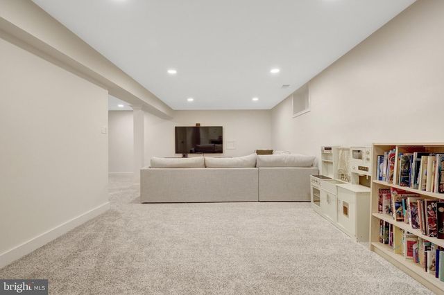 2818 CENTER RIDGE DR, Oakton, VA 22124