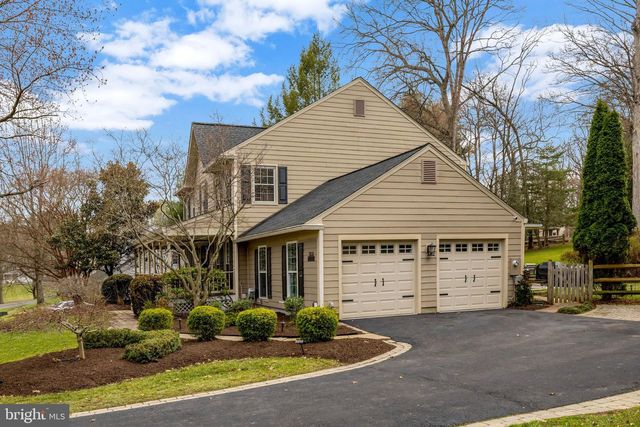 2818 CENTER RIDGE DR, Oakton, VA 22124