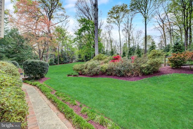 2818 CENTER RIDGE DR, Oakton, VA 22124