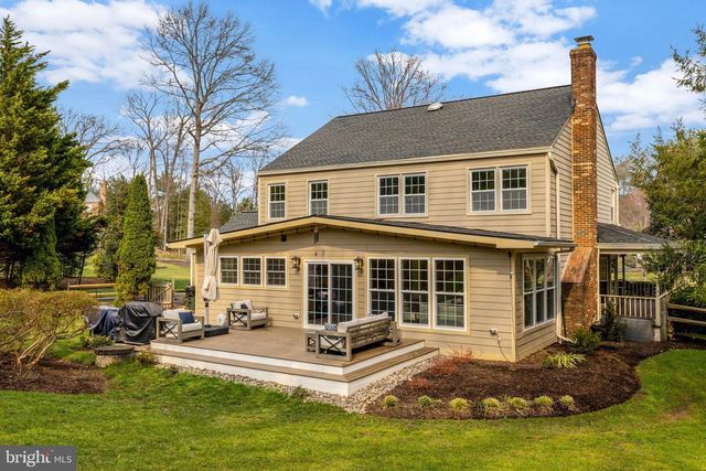 2818 CENTER RIDGE DR, Oakton, VA 22124