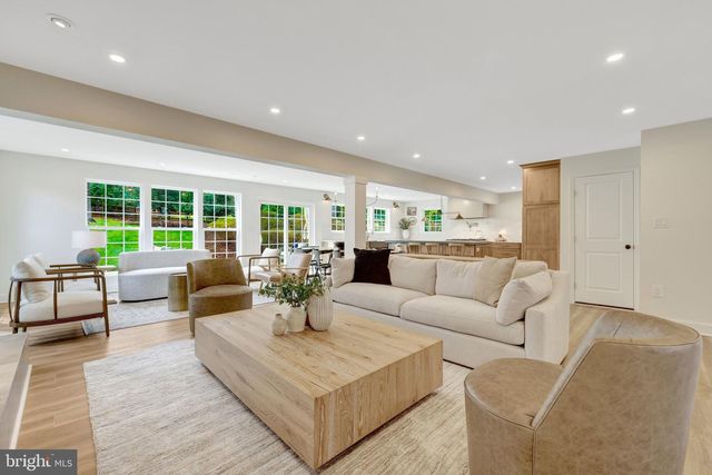 2818 CENTER RIDGE DR, Oakton, VA 22124