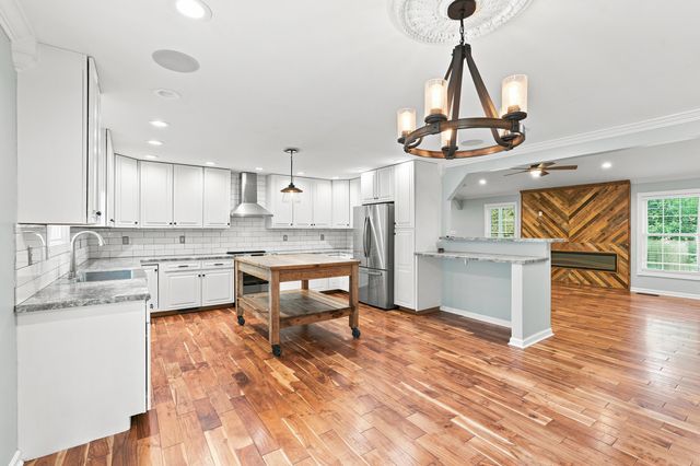 350 Holmes Drive, Paducah, KY 42003