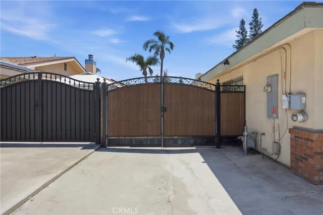 9113 Bear Creek Road, Bakersfield, CA 93311