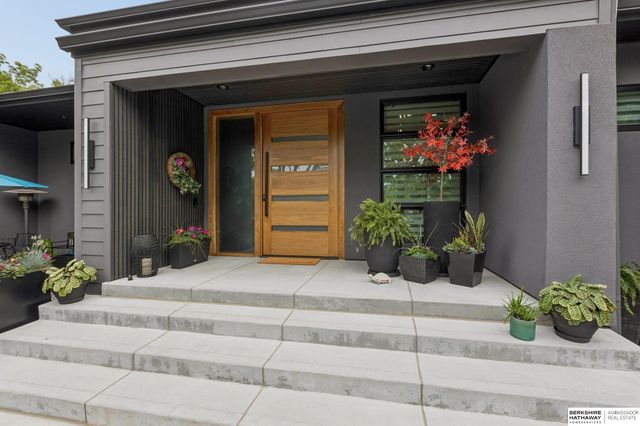23303 K Plaza, Elkhorn, NE 68022