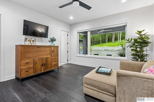 23303 K Plaza, Elkhorn, NE 68022
