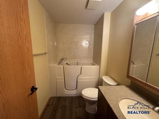 4215 FAIRWAY HILLS DR, Rapid City, SD 57702