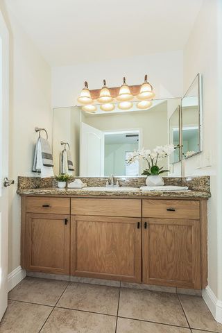 7779 N Janzer, Fresno, CA 93722